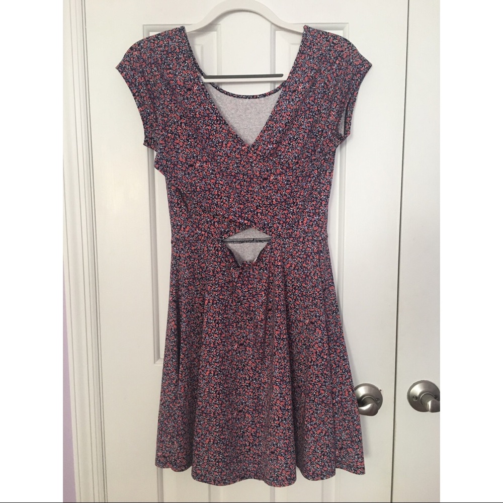 SO floral skater dress w/ keyhole back • M